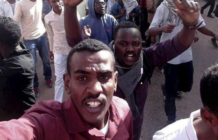 برلماني سوداني: من يريدون بقاء البشير عليهم أن يدعموه