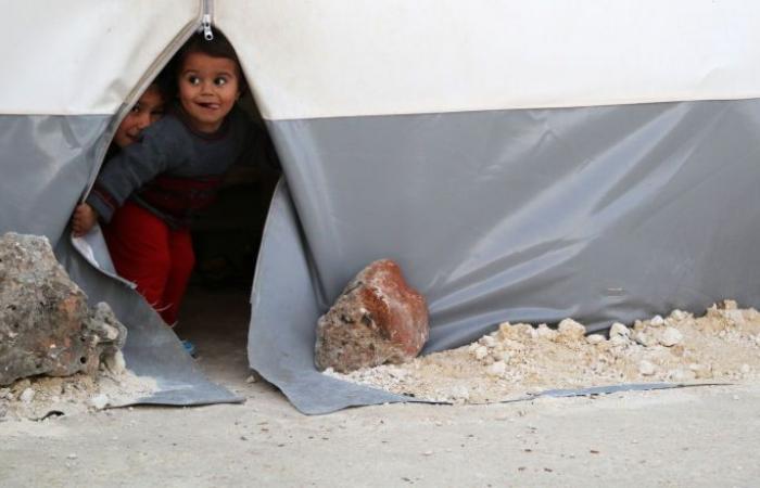 غالبيتهم من الرضع... البرد القارس يقتل 15 طفلا سوريا بمخيم الركبان للنازحين