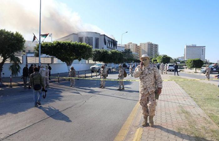 رئيس هيئة الدستور الليبية: اشتباكات طرابلس تنسف أي اتفاق سياسي وتهدد الانتخابات