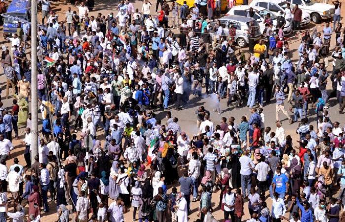 متحدث سابق باسم الرئاسة السودانية يكشف خطط احتواء المظاهرات