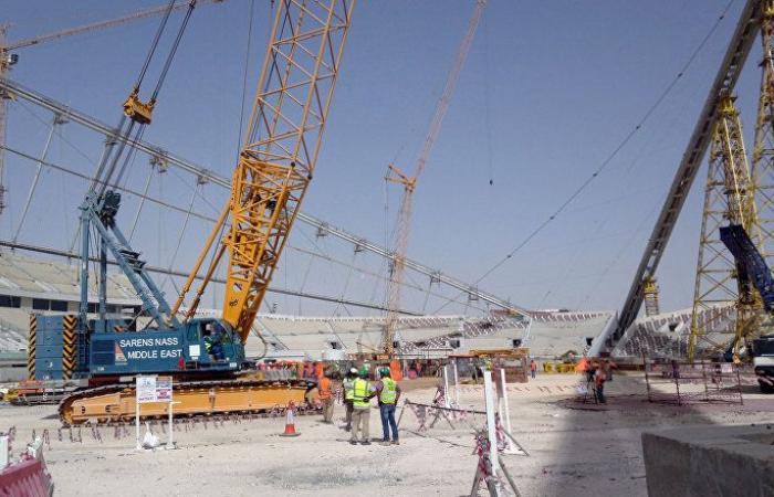 قطر تعترف بوجود أخطاء في حق عمال إنشاءات كأس العالم 2022