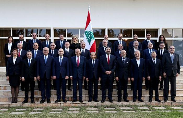 بالصور... الرأي العام اللبناني يسخر من توقيع وزيرة الطاقة الجديدة