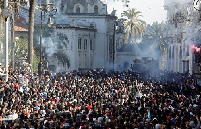 تجدد الاحتجاجات في الجزائر ضد "العهدة الخامسة" لبوتفليقة