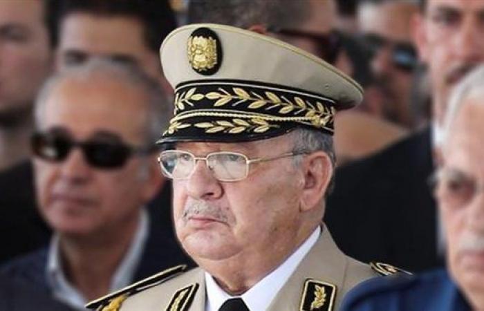 رئيس أركان الجيش الجزائري يطالب بإعلان منصب الرئيس شاغرا