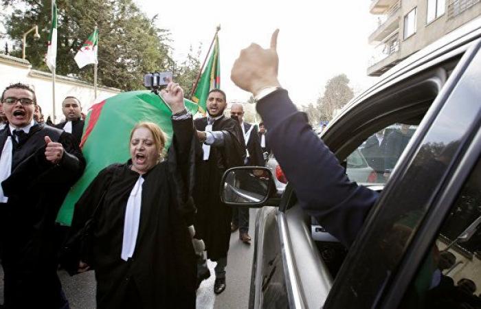 الجزائر: حزب العمال يستقيل من البرلمان ويعتبر بيان قائد الجيش طوق نجاة للنظام
