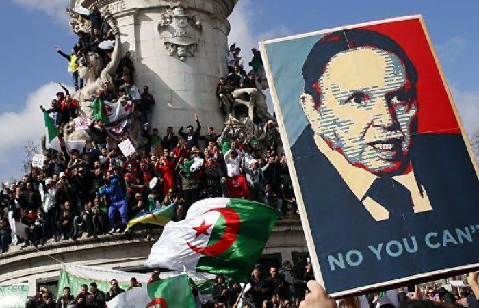 الحزب الجزائري الحاكم يحذر من تكرار "العشرية السوداء" بتدخل الجيش