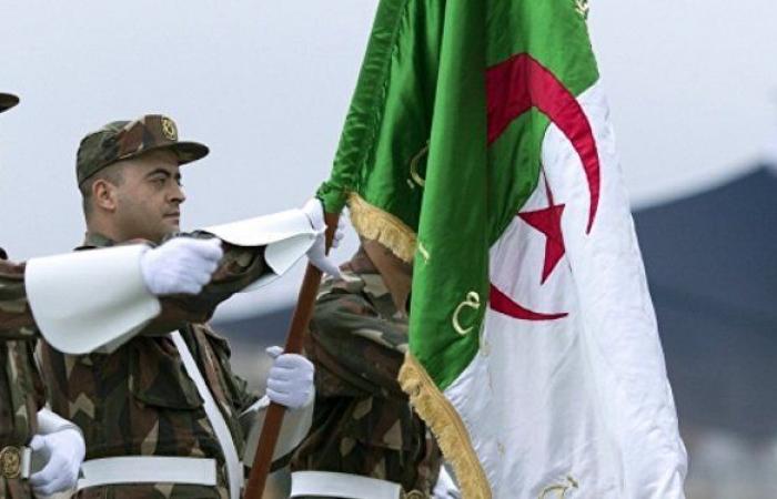أحد قادة الاحتجاجات في الجزائر يرفض اقتراح الجيش عزل بوتفليقة