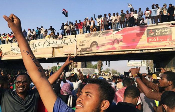 تلفزيون السودان يبث موسيقى عسكرية ويعلن بيانا مهما للقوات المسلحة بعد قليل