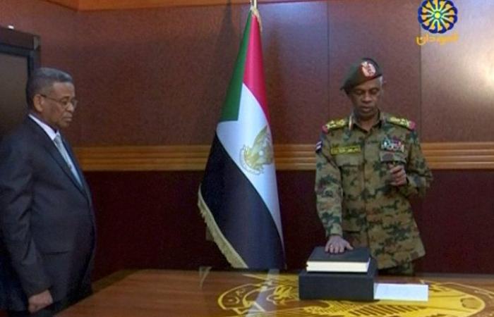 الجنرال عبد الفتاح البرهان... رجل البشير في حرب اليمن الذي أصبح رئيسا للمجلس العسكري