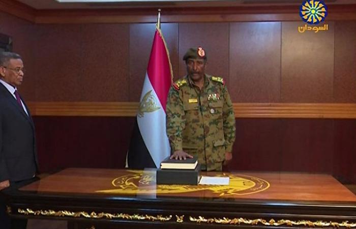 المجلس العسكري الانتقالي السوداني يقيل مسؤولين كبار