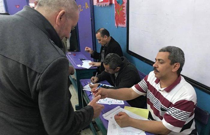 المصريون يتوافدون على لجان الاستفتاء للتصويت على التعديلات الدستورية