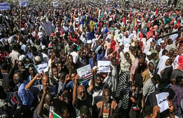 رويترز: المعارضة تعلق الاتصالات مع المجلس العسكري في السودان