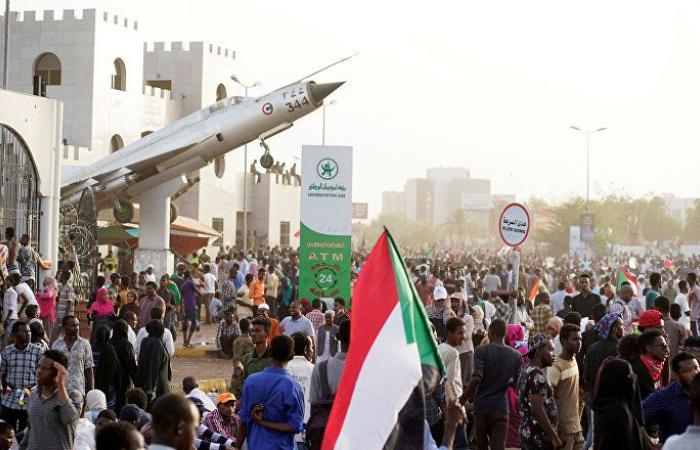 المجلس العسكري السوداني يحذر من إغلاق الطرقات وتوقيف حركة المرور في البلاد