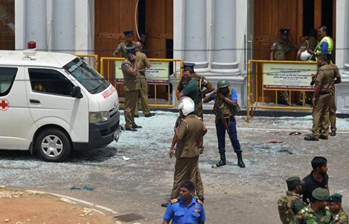 شاهد... لحظة تفجير انتحاري سريلانكا نفسه بجوار سعوديين