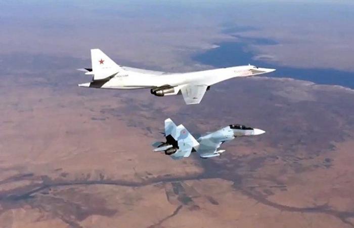 الطيران الحربي السوري الروسي يدك مراكز ثقل التنظيمات الإرهابية بريفي حماة وإدلب (فيديو)