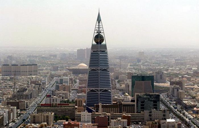 السعودية تبدأ تنفيذ "قرار تاريخي" بشأن موظفيها