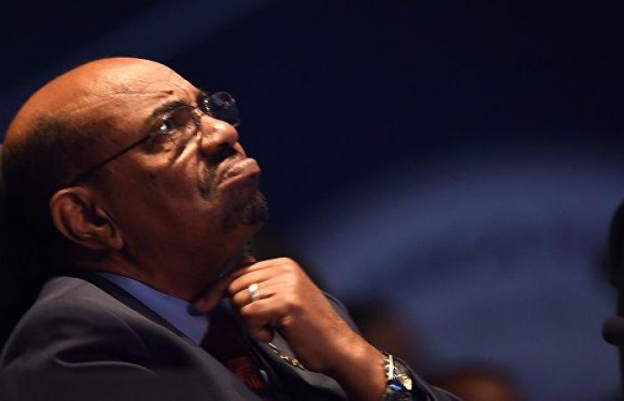 نائب رئيس "العسكري السوداني" يعلن: تعبنا ونريد تسليم السلطة