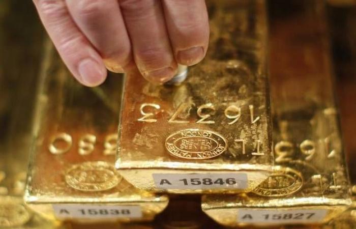 الذهب يرتفع لأعلى مستوى بأسبوع مع ضعف البيانات الاقتصادية
