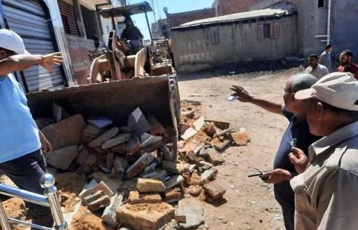 رئيس مدينة الحامول يترأس قوه لإزالة تعدي على الشارع