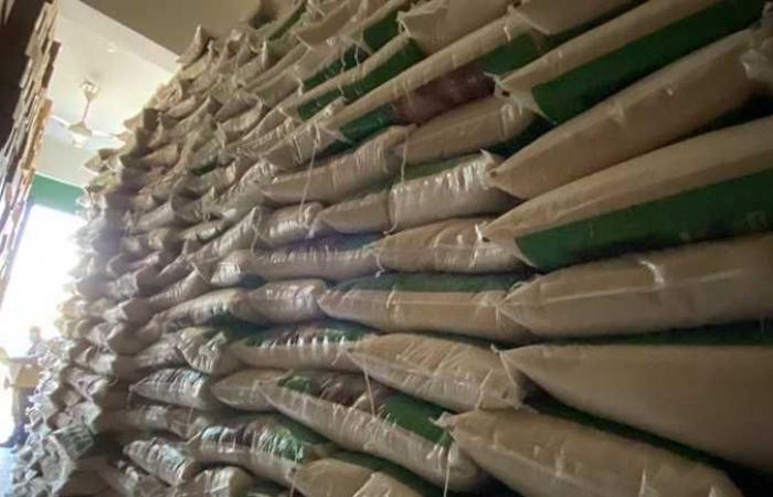محافظ بنى سويف : ضبط 52طن دقيق فاخر و21 طن أرز بهدف احتكارها (صور)