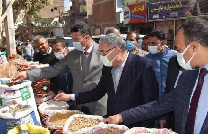 محافظ المنيا يقود حملة تموينية مفاجئة على الأسواق بمركز بني مزار