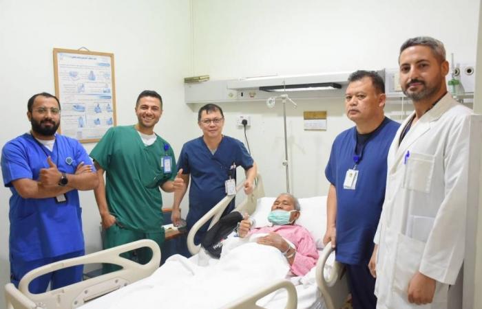 إنقاذ حياة حاج تسعيني اندونيسي من انفجار بالمعدة بمستشفى حراء العام