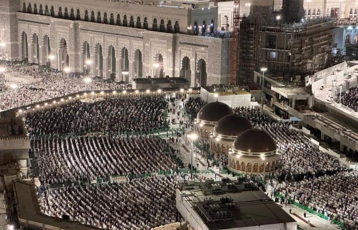 مشاهد روحانية لصلاة العشاء من المسجد الحرام