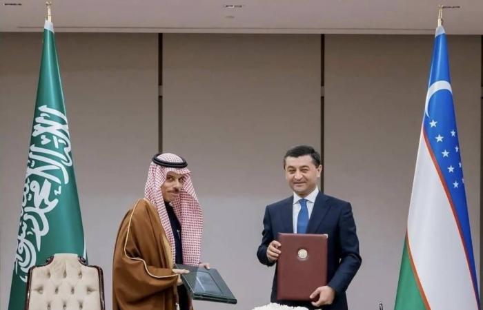 وزير الخارجية يلتقي نظيره الأوزبكستاني للتوقيع على اتفاقية الإعفاء المتبادل من التأشيرة لحاملي الجوازات الدبلوماسية والخاصة