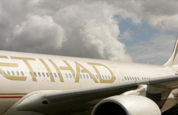"الاتحاد للطيران" تمنح تأشيرات مجانية لركاب رجال الأعمال من القاهرة