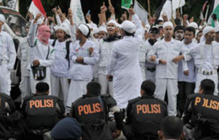 عمال اندونيسيون يحتجون أمام قنصلية بلادهم فى السعودية