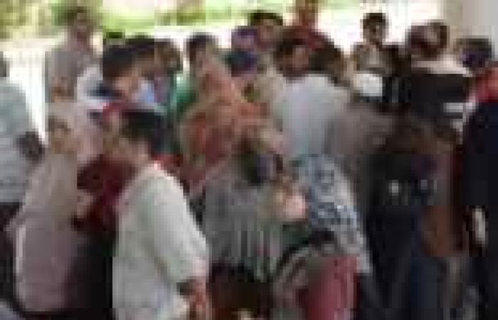 مئات المعلمين يقتحمون ديوان محافظة المنوفية للمطالبة بالتثبيت