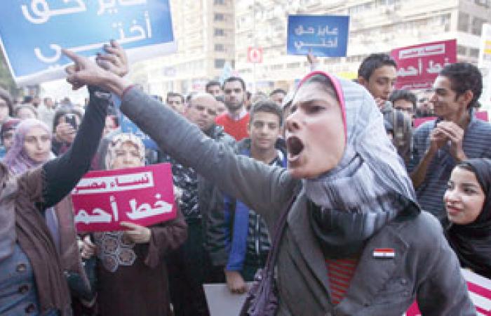 "نساء بلا حدود" لمرسى: احذر ستات مصر لأننا سنملأ الميادين