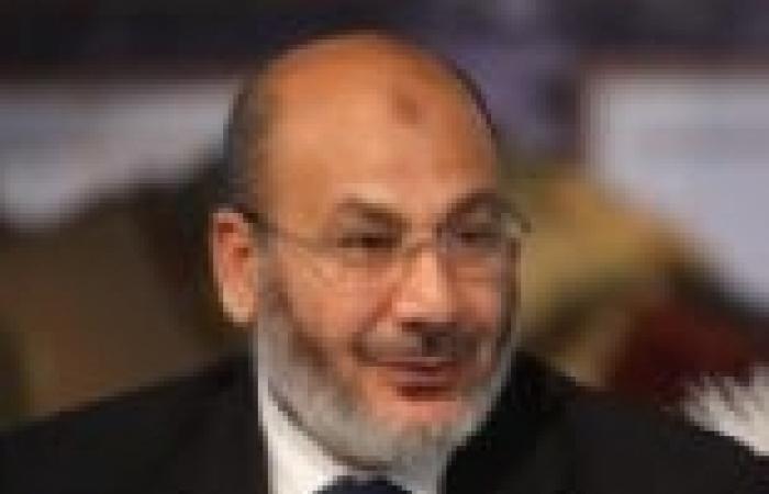 صفوت حجازي: لن يستطيع أحد المساس بشرعية "مرسي".. ومن يرشه بالمياه أرشه بالدم