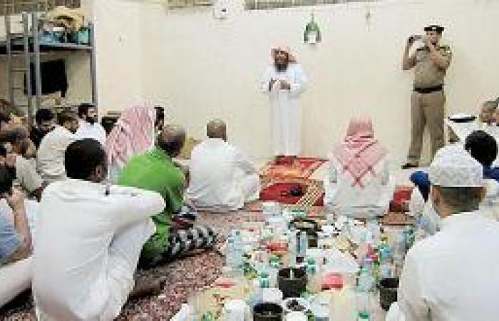 خيرية أبو عريش توزع كسوة العيد لـ 88 أسرة