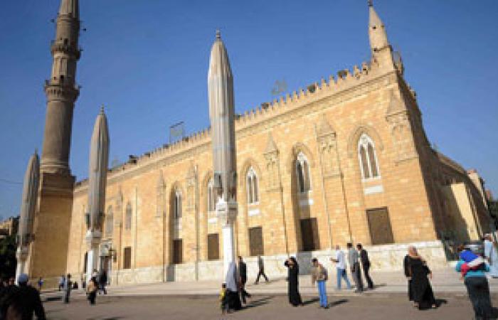 الأوقاف تفتح صندوق النذور بمسجد الحسين وسط إجراءات أمنية