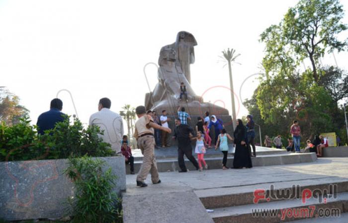 بالصور.. حدائق "النهضة" تتحول من مسرح اشتباكات لساحة احتفال بالربيع