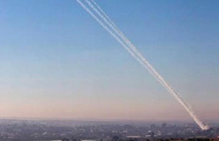 "يديعوت أحرونوت": سقوط صاروخ أطلق من غزة على ساحل عسقلان