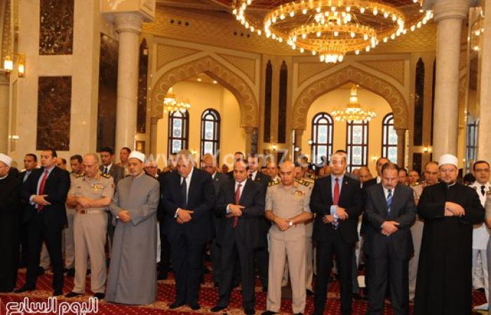 ننشر صور الرئيس السيسى وقيادات الدولة خلال أداء صلاة العيد