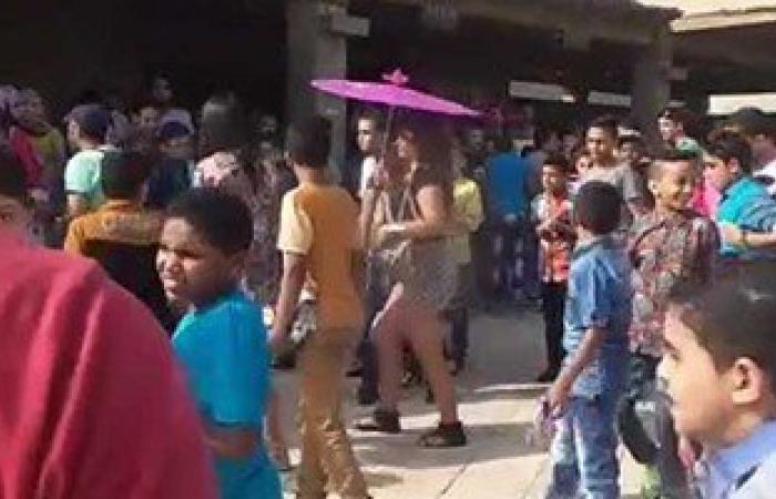 بالفيديو.. أمين شرطة يتصدى لمحاولة التحرش بفتاة أجنبية بالأهرامات