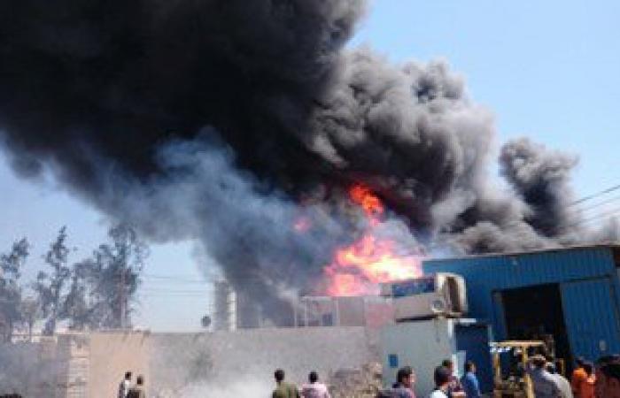 الحماية المدنية تسيطر على حريق فى مصنع للأثاث بدمياط.. وإصابة 10 عمال