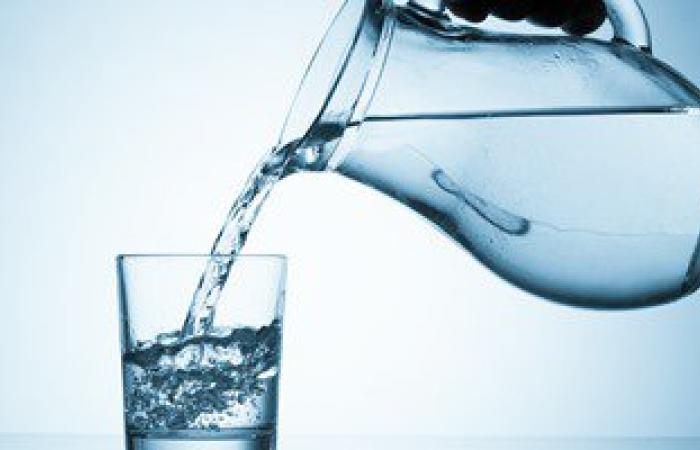 أخصائى تغذية:التعقيم الزائد للمياه يضعف المناعة وجسمك محتاج 10أكواب يوميا