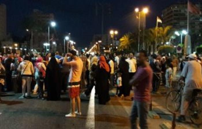 بالصور.. متظاهرو الإسكان ببورسعيد يغلقون شارع 23 يوليو