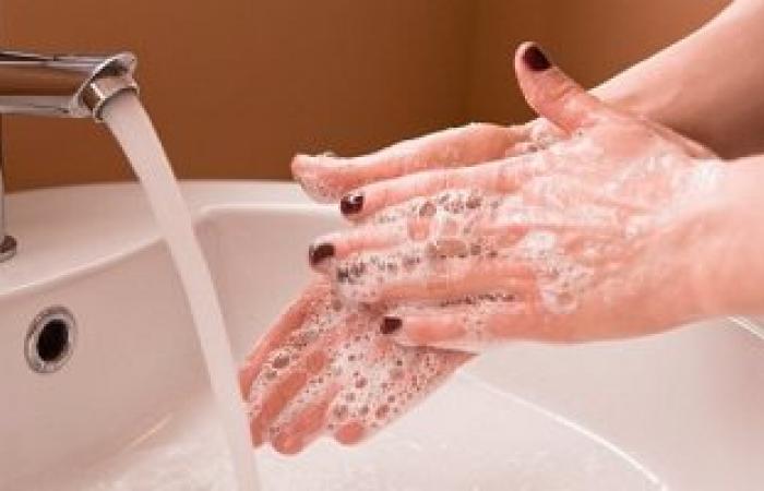 أطباء: غسل الأيدى يجب أن يستغرق 45 ثانية للتخلص من البكتيريا