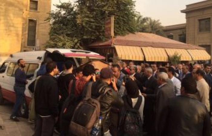 بالصور.. وصول جثمان يحيى الجمل لجامعة القاهرة قبل تشييعه من كلية الحقوق