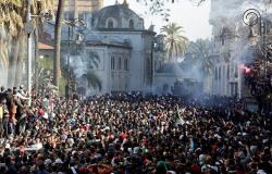المعارضة الجزائرية تدعو الجيش للاستجابة لمطالب الشعب