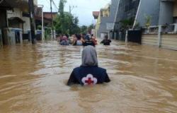 فيديو.. الأمطار تغرق 270 قرية فى إيران وانهيارات أرضية