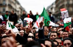 الاتحاد العام للعمال الجزائريين يحث بوتفليقة على الرحيل