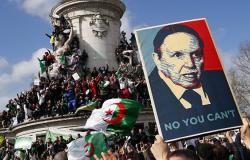 الجيش يمهد لعزل بوتفليقة والمعارضة ترد: لا يكفي...آخر تطورات الوضع في الجزائر