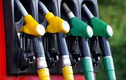 ثلاث دول خليجية ترفع أسعار الوقود