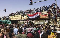 الشرطة السودانية: أعمال فوضى في عدد من الولايات السودانية واستمرار الاعتصام